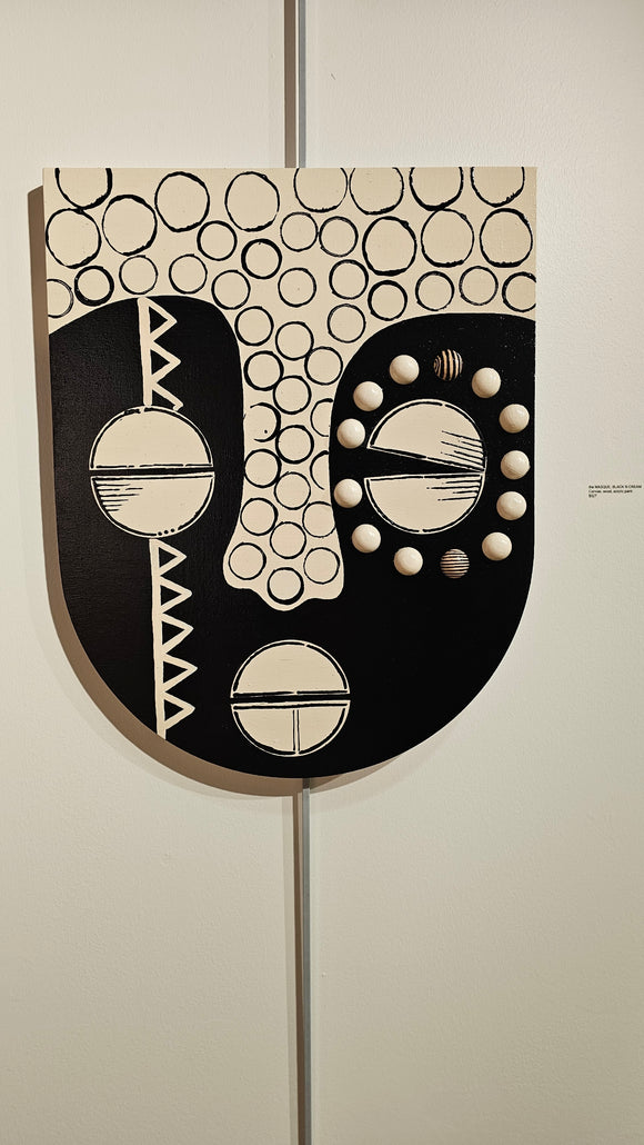 THE MASQUE, BLACK N CREAM